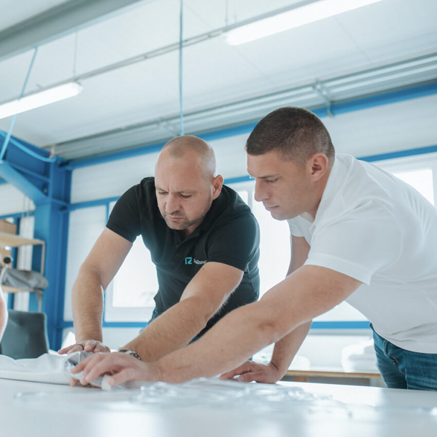 Markus und Rico arbeiten in der Manufaktur